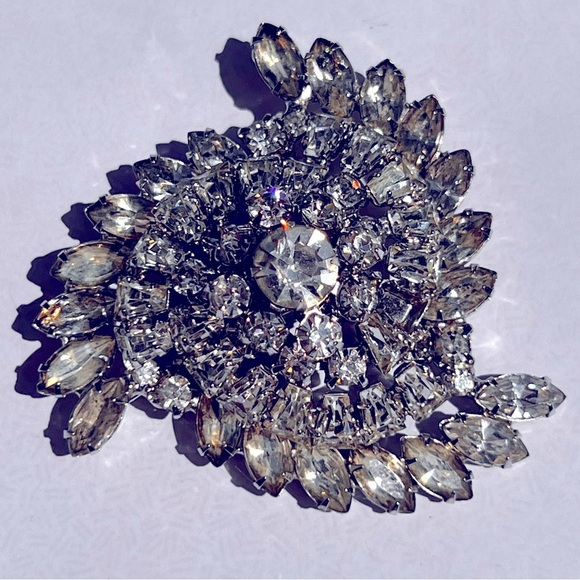 Kramer of New York 1940’s signed vintage rare heavy Rhinestone Brooch - Picture 1 of 7